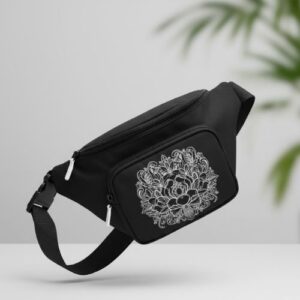 Schwarze Bauchtasche im Darkflower-Design mit floraler Tattoo-Illustration, getragen als Mini-Umhängetasche.